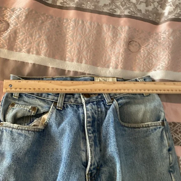 Eddie Bauer Fleece Lined Faded Classic Blue Denim Jeans with Minimal Distress30 - Picture 7 of 11